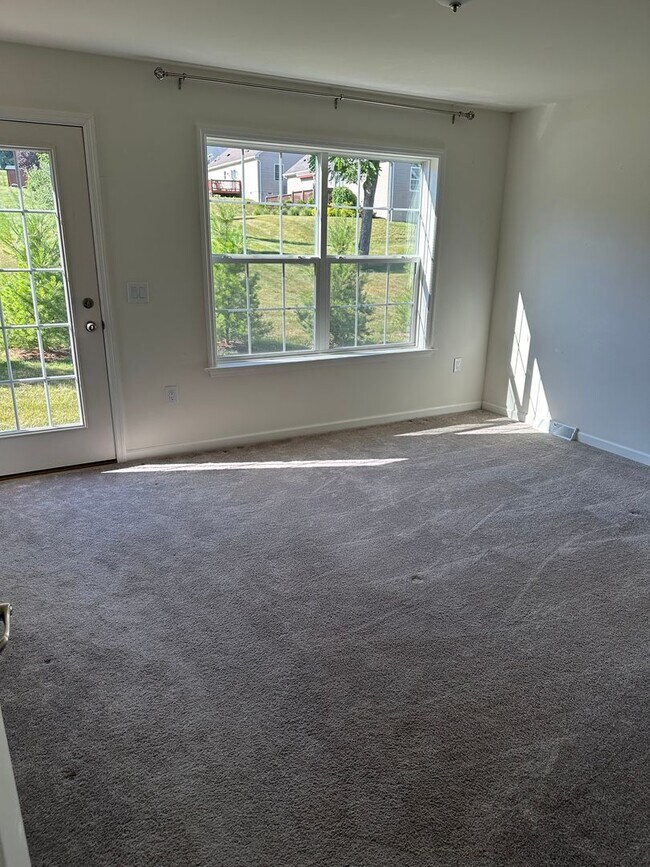 Building Photo - Immaculate 3 bedroom home in Boalsburg ava...