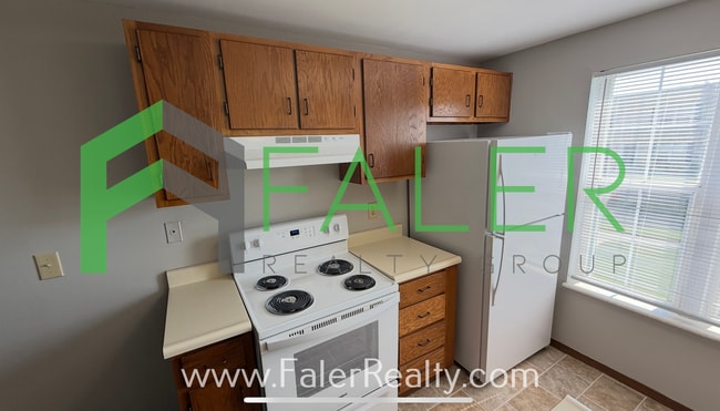 Building Photo - 2 Bed, 1.5 Bath Townhome