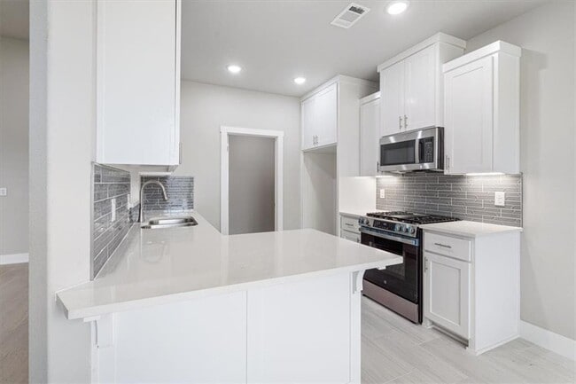 Building Photo - 6911 Orange Ave