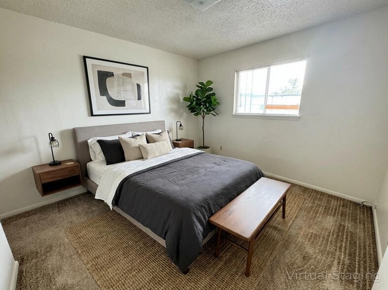 Building Photo - 805 W Hallmark Ave