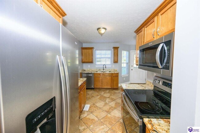 Building Photo - 611 Flushing Meadows Dr