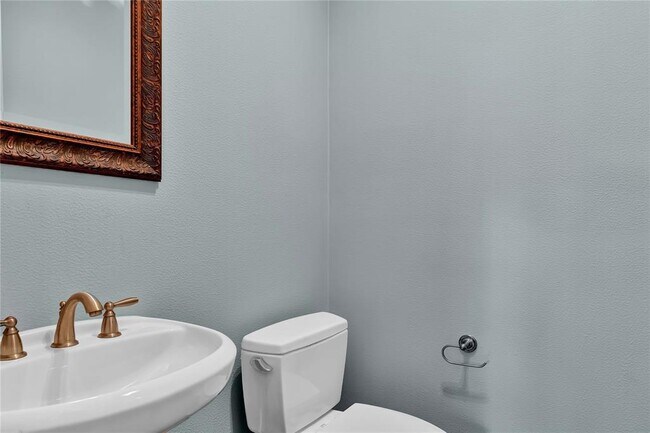 Building Photo - 4631 Regent Manor Dr