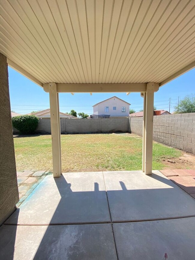 Building Photo - COMING SOON! Spacious 3 Bed 2 Bath home in...