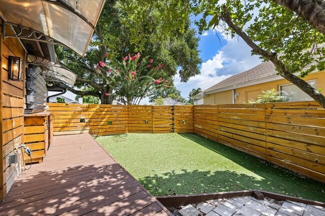 Building Photo - 989 Summer Lakes Dr