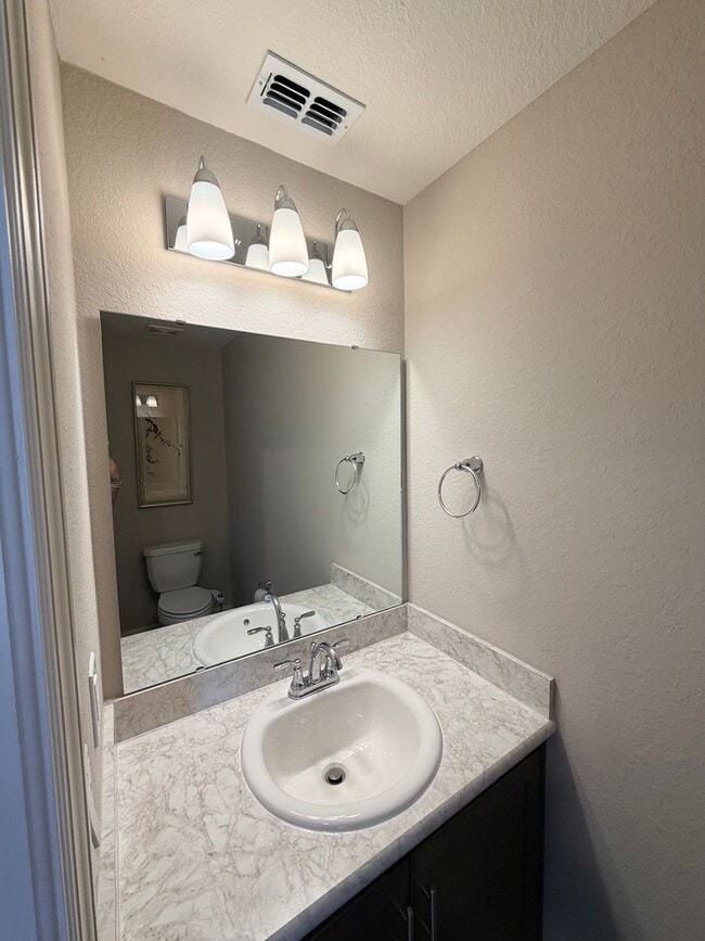 Building Photo - Modern 3BR Townhome in Plant City – Move-In Ready