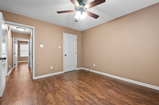 Building Photo - 2009 Ingleside Dr