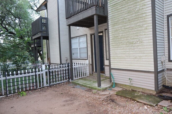 Building Photo - Downtown / Riverside Townhome - 2BD/2.5BA ...