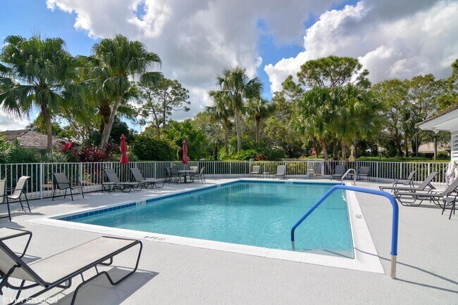 Building Photo - 7340 Pine Creek Way