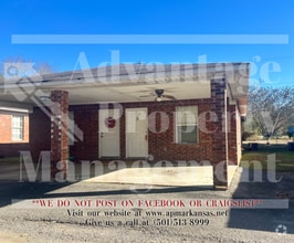 Building Photo - Charming Duplex in Greenbrier!