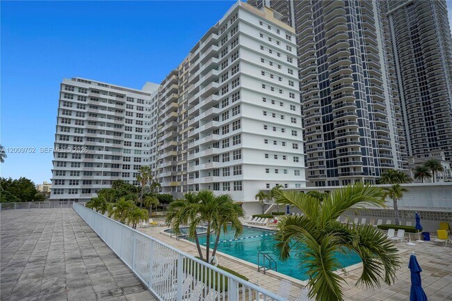 Building Photo - 4747 Collins Ave