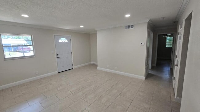 Building Photo - 556 Lambright Rd