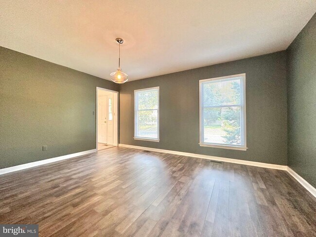 Building Photo - 8337 Colony Cir