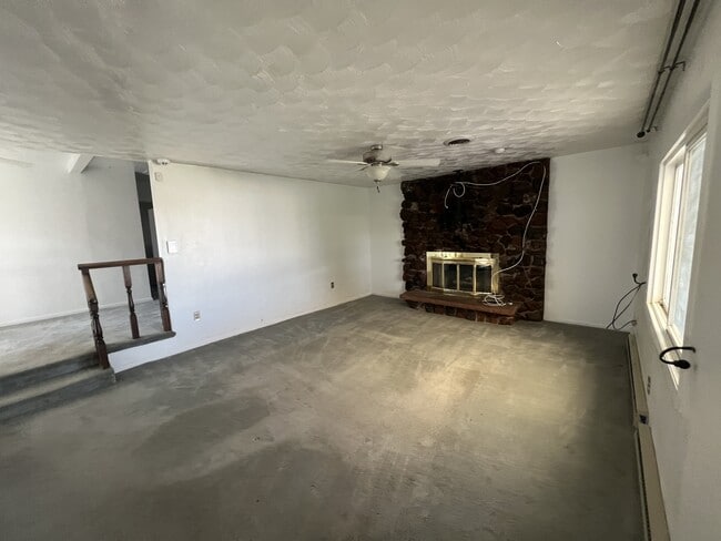 Building Photo - 509 E Riverview Ave
