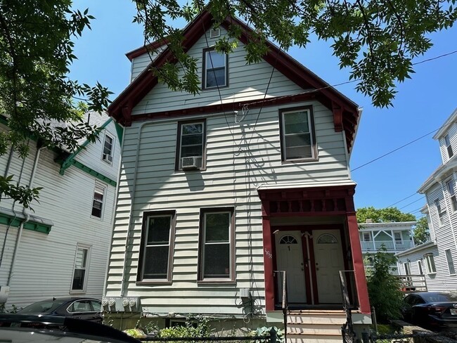 Building Photo - 120 Walnut St