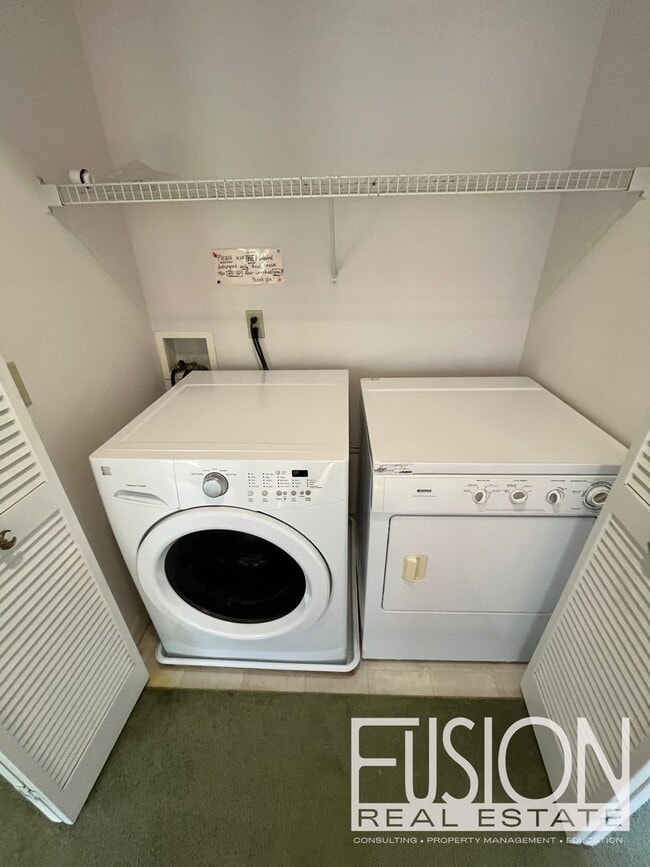 Building Photo - Impeccably Maintained 3bd, 2 bth Stonington Circle Condo!