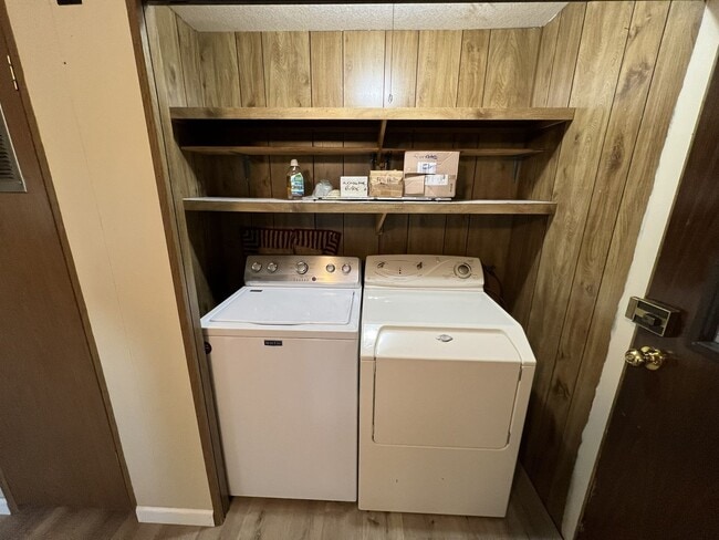 Building Photo - TWO BEDROOM HOME IN WILLIAMSBURG - GREAT L...