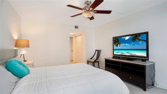 Building Photo - 3430 Galt Ocean Dr
