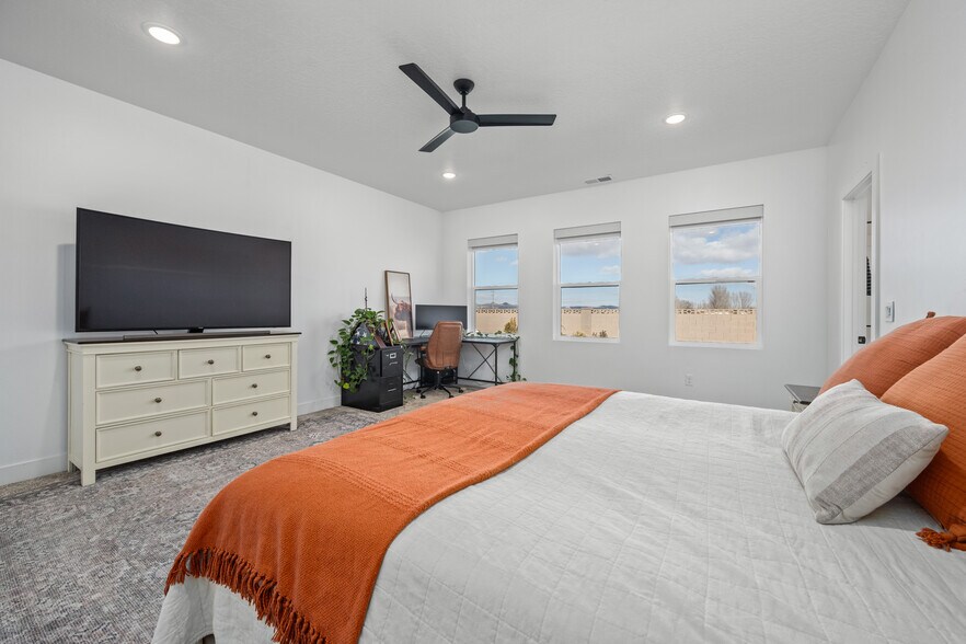 Building Photo - 4420 W 300 N