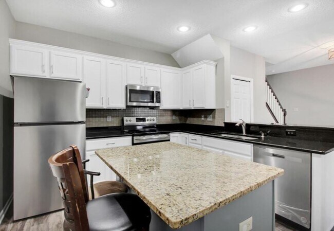 Building Photo - 2 Bedroom 2 Bath Beautiful Modern Living in Maple Grove for $2,150/month! 2 Stall Garage Included!