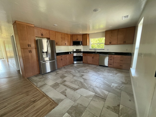 Building Photo - 4660 Fieldbrook Rd