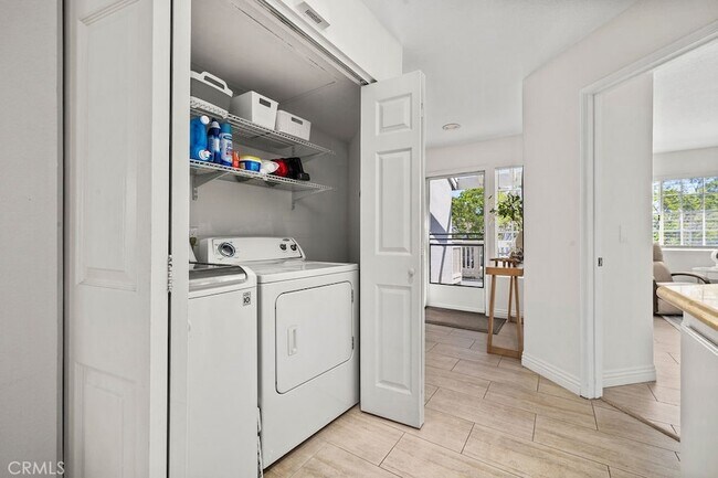 Building Photo - 13 Campton Pl
