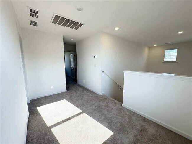 Building Photo - 220 Hickory Rdg Trl