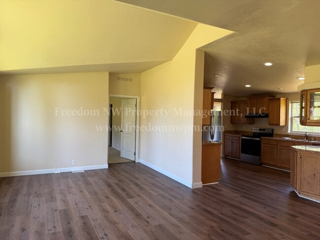 Building Photo - 1411 SE Fireweed Rd