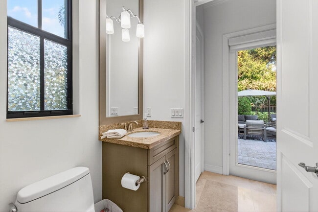 Building Photo - 17662 Cadena Dr