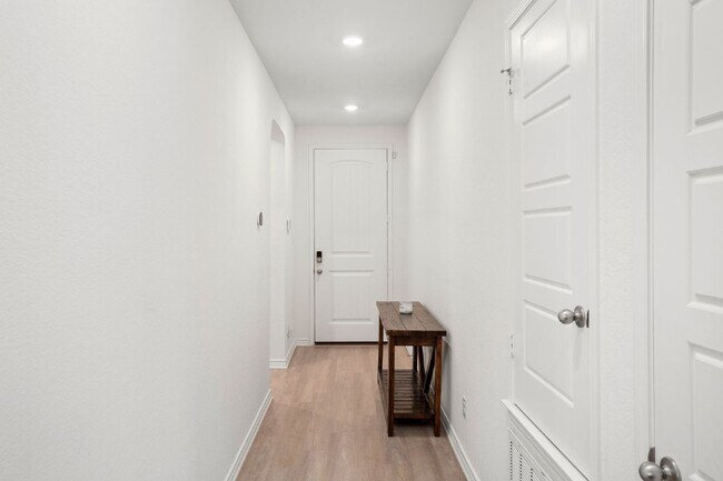 Building Photo - 322 Eucharis