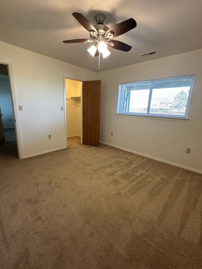 Building Photo - 1371 Dakota Dr