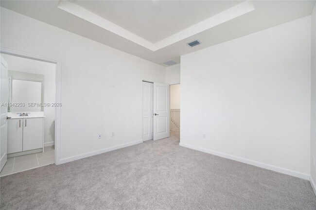 Building Photo - 2747 SE 26th Rd