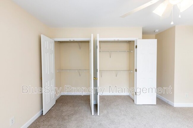 Building Photo - 2304 Ravenswood Ct