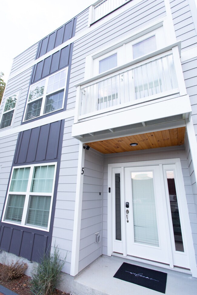 Building Photo - 421 Elysian Fields Rd