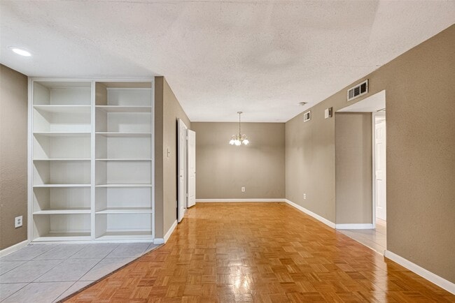 Building Photo - 1311 Antoine Dr