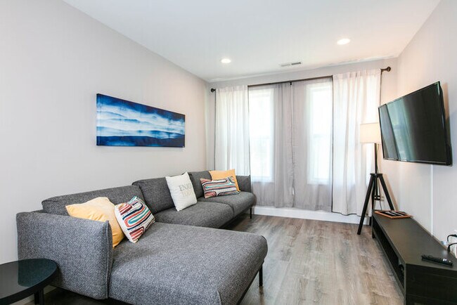 Building Photo - Spacious Three Bedroom w/ Loft Space