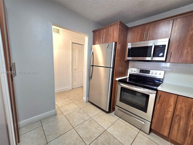 Building Photo - 6960 Miami Gardens Dr