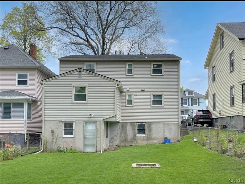 Building Photo - 202 Stafford Ave