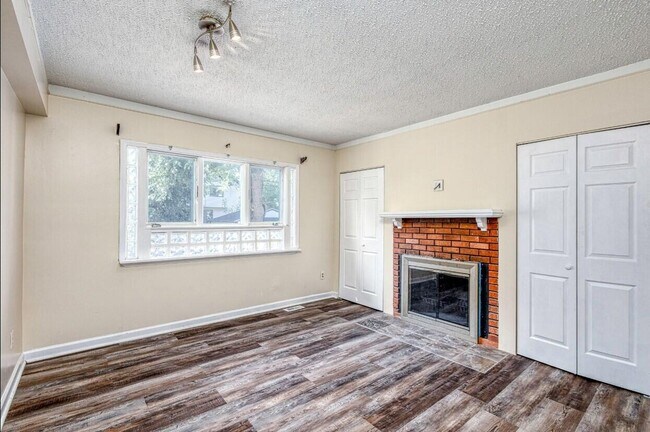 Building Photo - 77 W Bernhard Ave