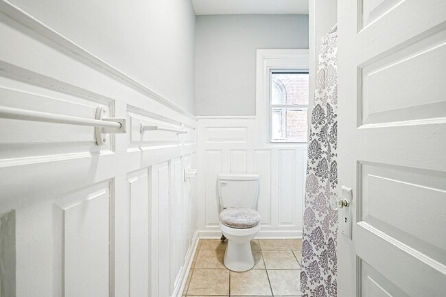 Building Photo - Coming Soon - Spacious 5 Bedroom, 1 Bath H...