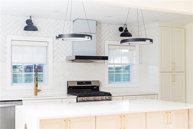 Building Photo - 200 W Paces Ferry Rd NW