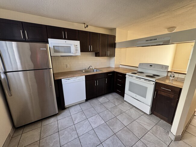 Building Photo - 142 North Beacon St