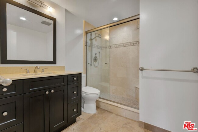 Building Photo - 800 W 1st St