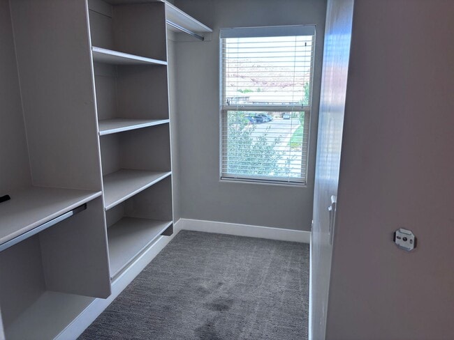 Building Photo - 3 Bed / 2.5 bath Desert Hills Townhome wit...
