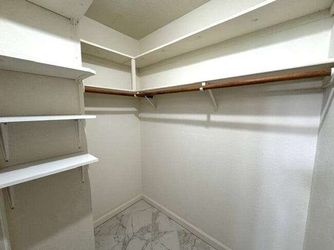 Building Photo - Beautiful single level townhome in Pleasant Hill with 2 car attached garage!