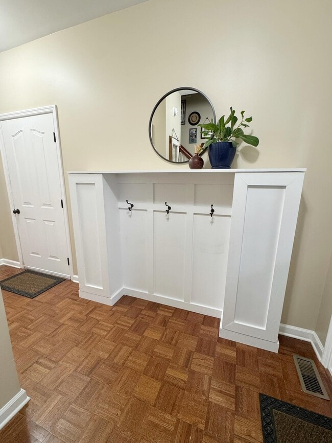 Building Photo - 2688 Woodlawn Way