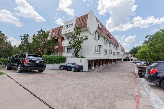 Building Photo - 3115 Helms St