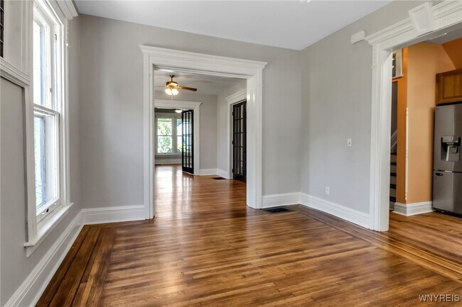 Building Photo - 45 St Johns Pl