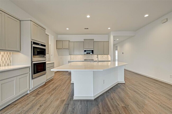 Building Photo - 28451 Hazel Trl