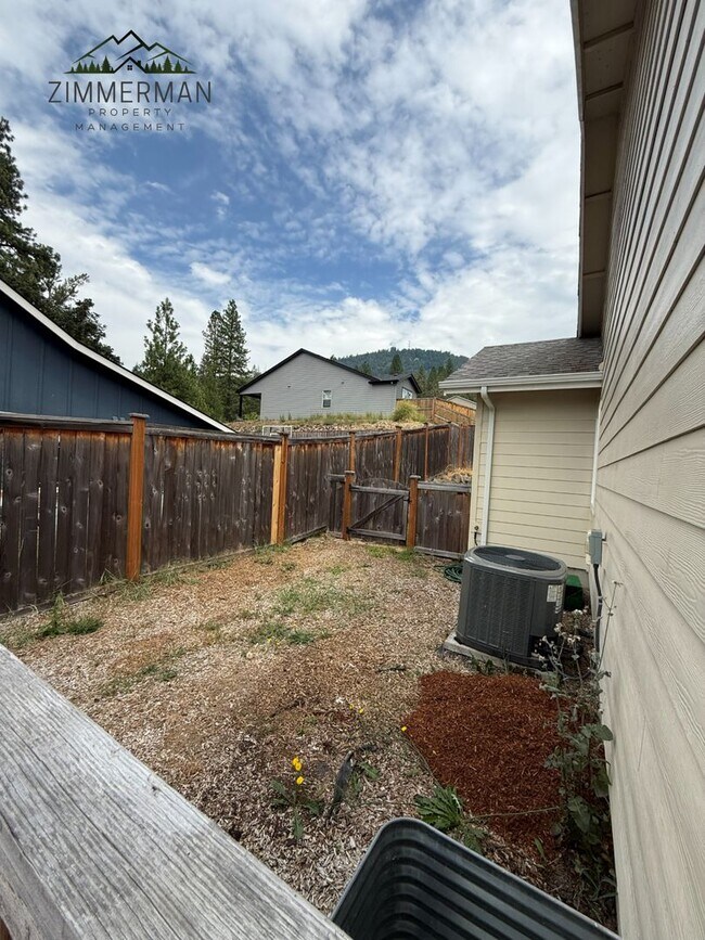 Building Photo - Beautiful 3 bed Home in Lowell