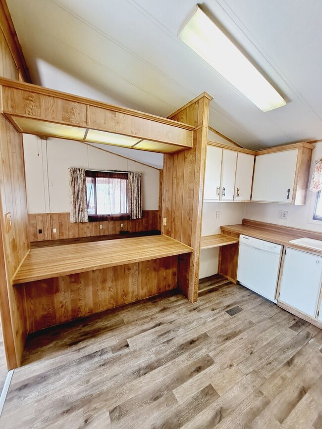 Building Photo - 2 Bedroom 2 Bathroom Trailer w/ Outdoor Sh...
